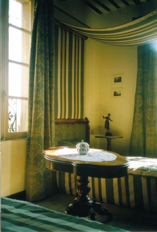 Bed and Breakfast Bize De La Tour Saint-Bonnet-du-Gard Pokój zdjęcie